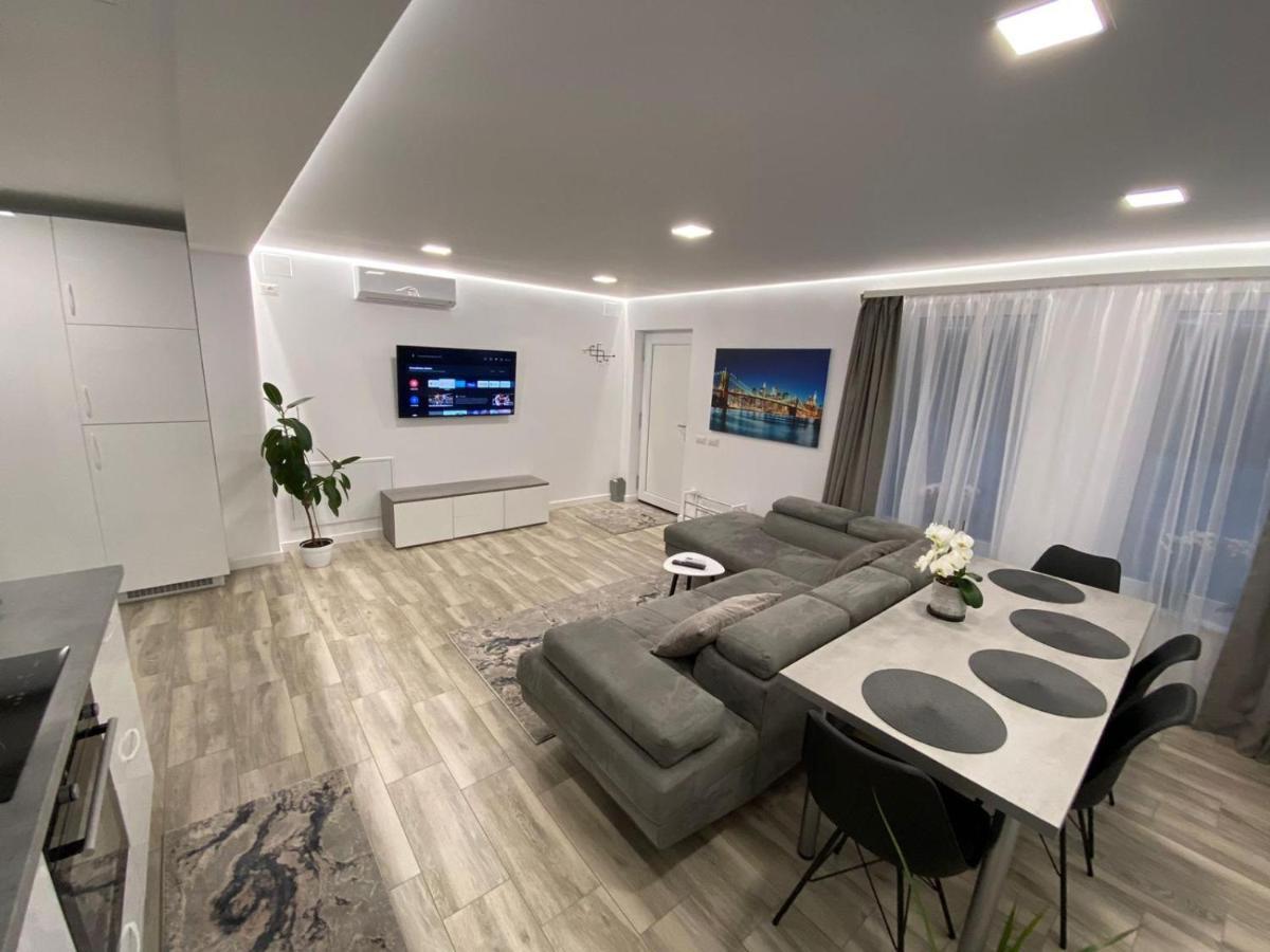 Апартаменти Lora Studio Сучава Екстер'єр фото